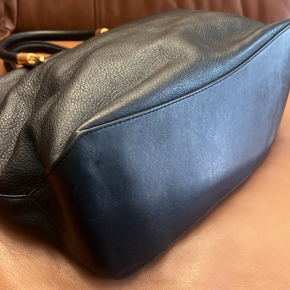 Marc by Marc Jacob’s Too Hot to Handle Black Leather Tote Bag w/ Strap - Picture 7 of 11